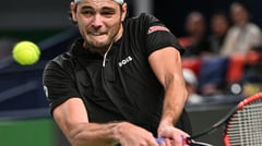 Fritz wins delayed match, makes 3rd round