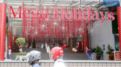 Festive cheer: Mandaluyong mall unveils vibrant Christmas display