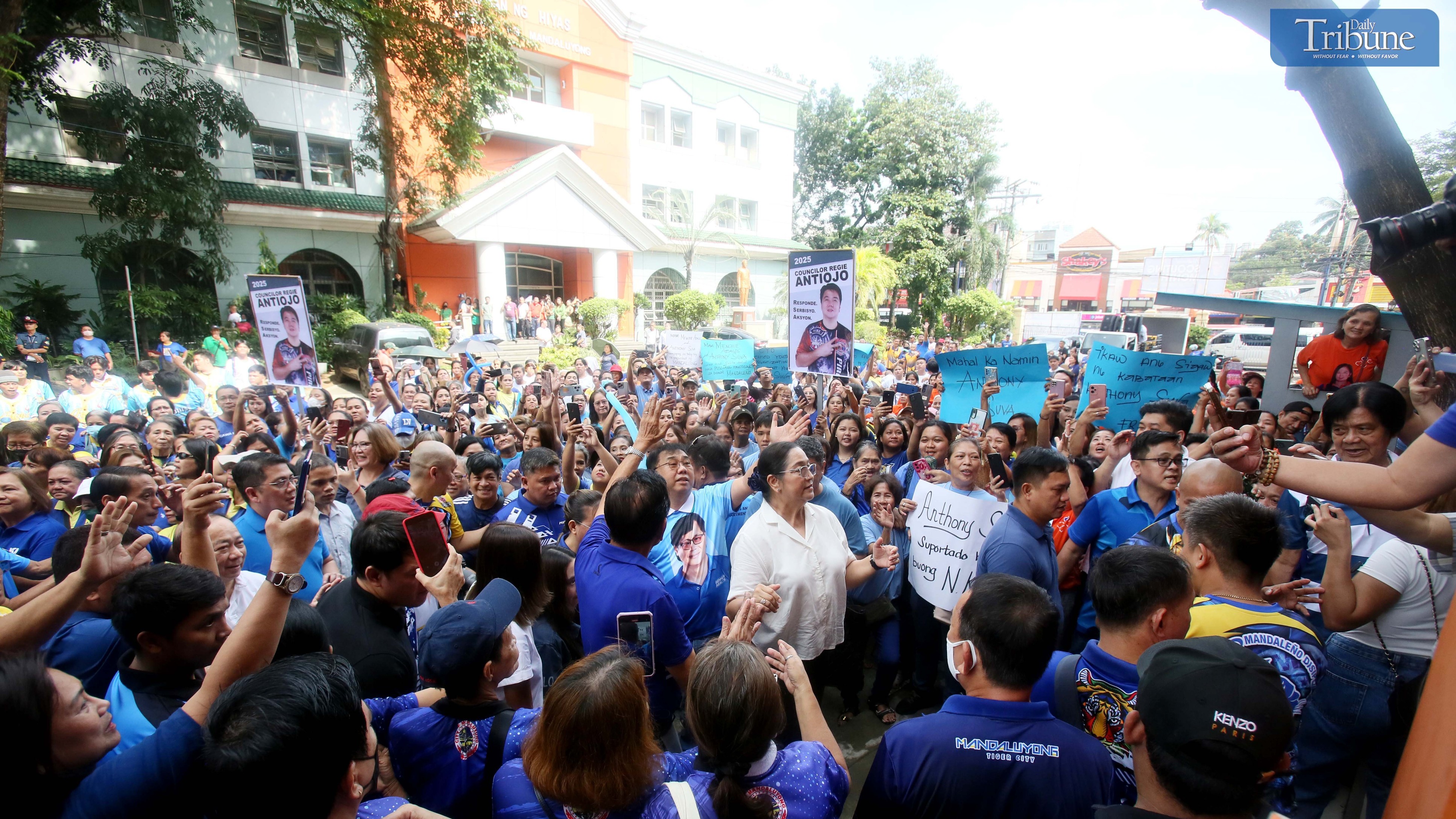 Residents of Mandaluyong gathered at the local Comelec office to support Vice Mayor Menchie Abalos and their allies as they filed their Certificate of Candidacy for the 2025 elections on Tuesday, 8 October 2024.