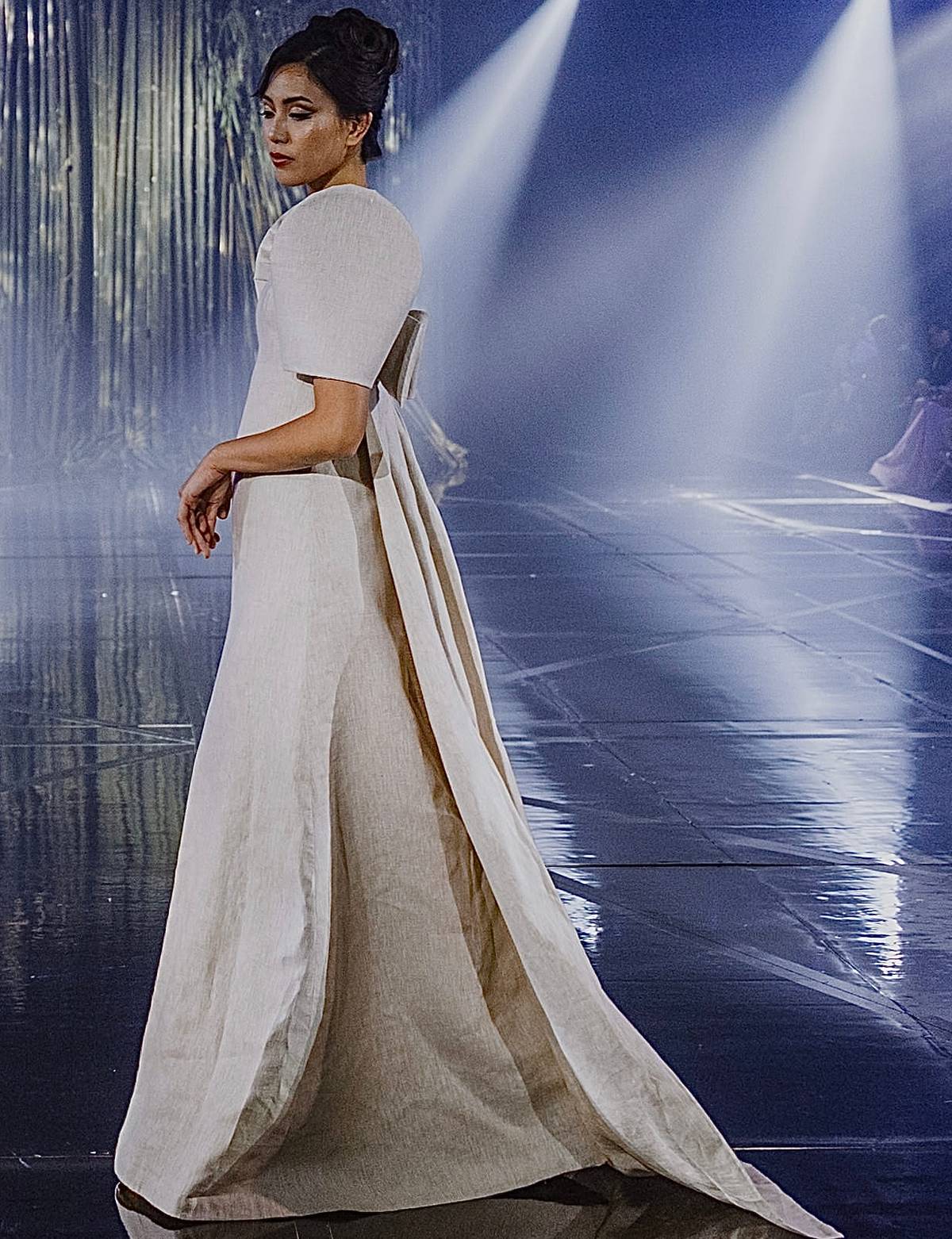 Modern bride by designer Protacio Empaces.