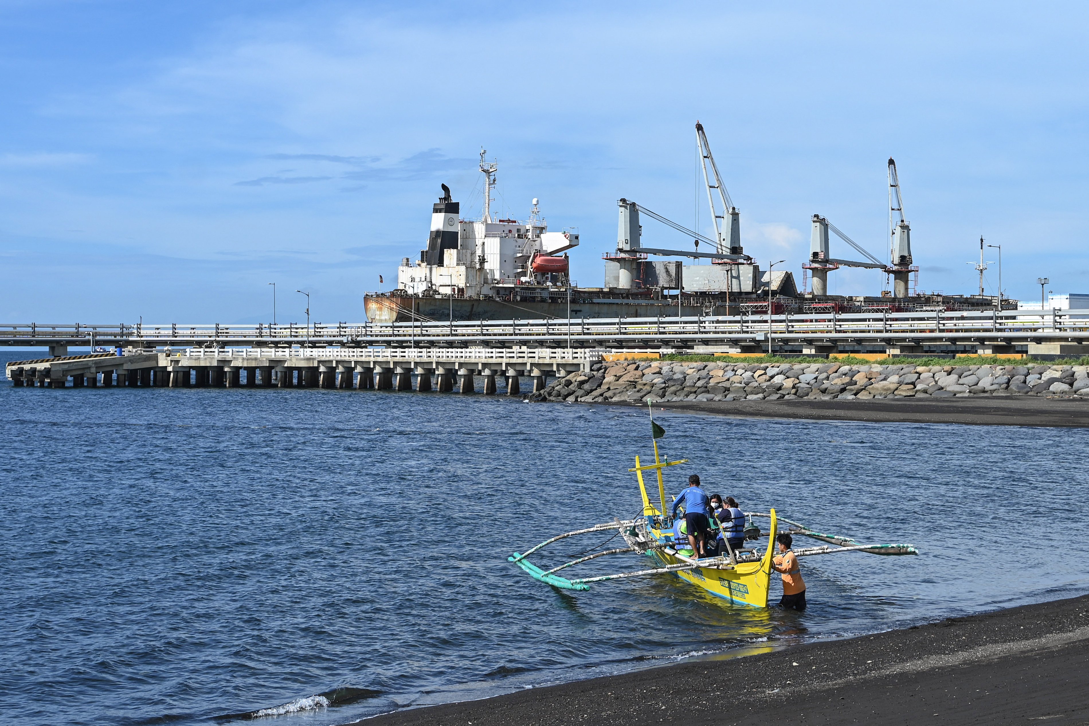 2 largest harbor cranes launched 
in VCT