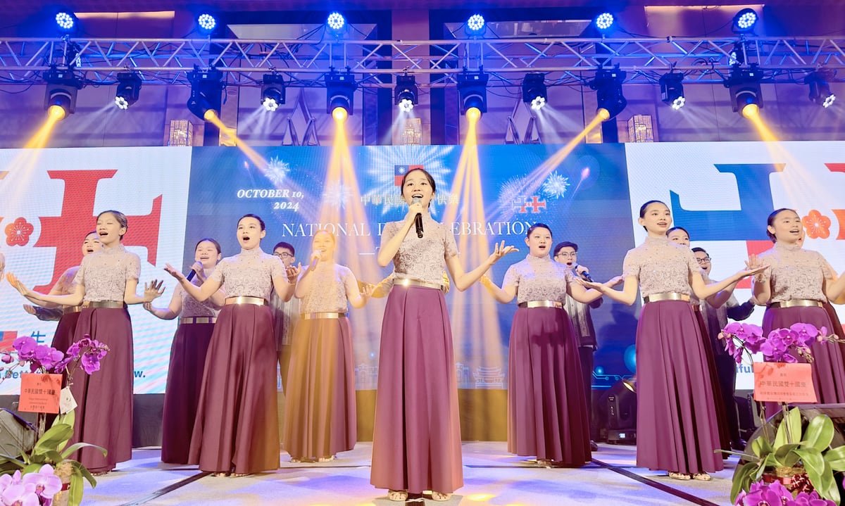 A MIX of folk and Taiwan pop was the order of music and the night’s many extravagant spectacles.