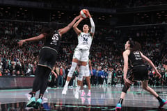 Lynx rally, send Liberty crashing