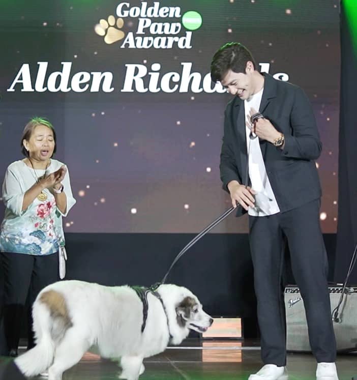 Golden Paw Awardee Alden Richards with his aspin Chi chi.