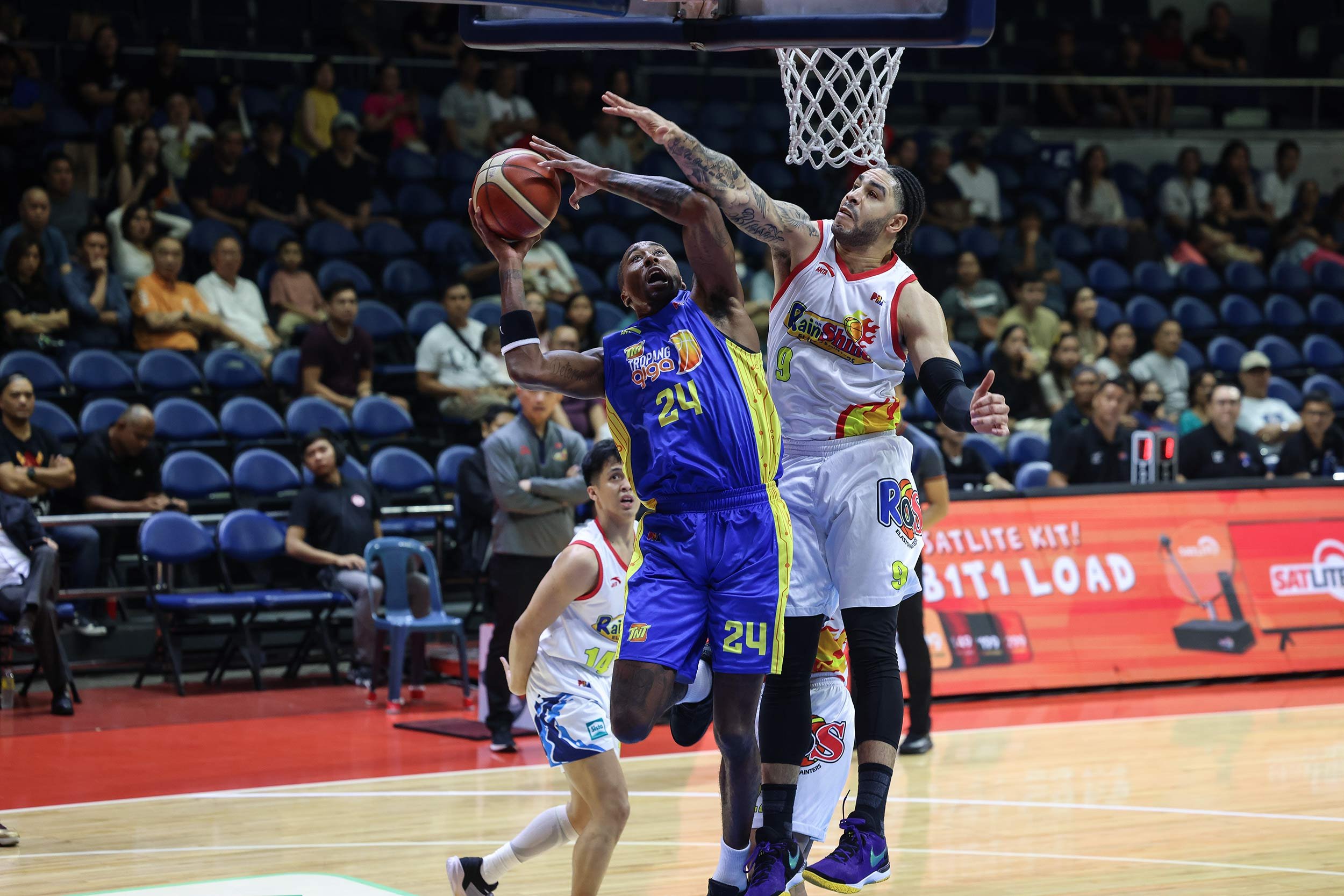 Rondae Hollis-Jefferson (left) of TNT and Aaron Fuller of Rain or Shine go at it again in Game 3 of their PBA Governors’ Cup semifinal series showdown Sunday in Dasmariñas, Cavite.