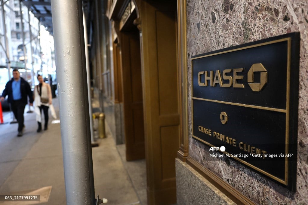 JPMorgan Chase profits top estimates, bank sees 'resilient' US economy