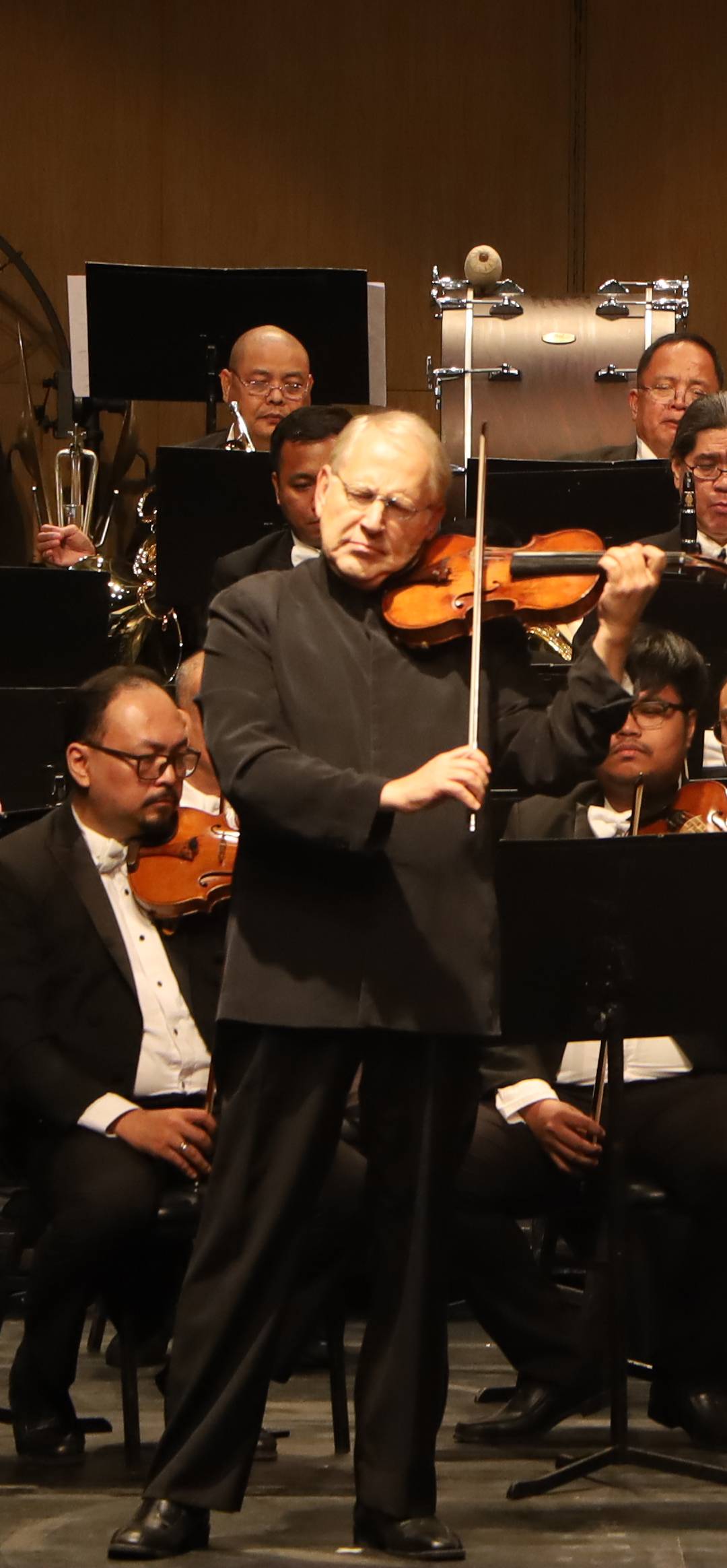 Shlomo Mintz in action.