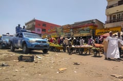 Khartoum market air strike kills 23