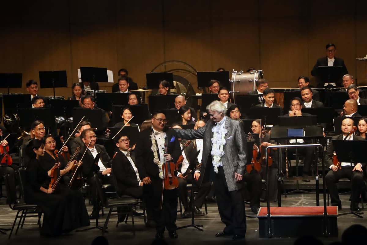 Guest concertmaster and artist-in-residence Diomedes Saraza, Jr. with maestro Grzegorz Nowak.