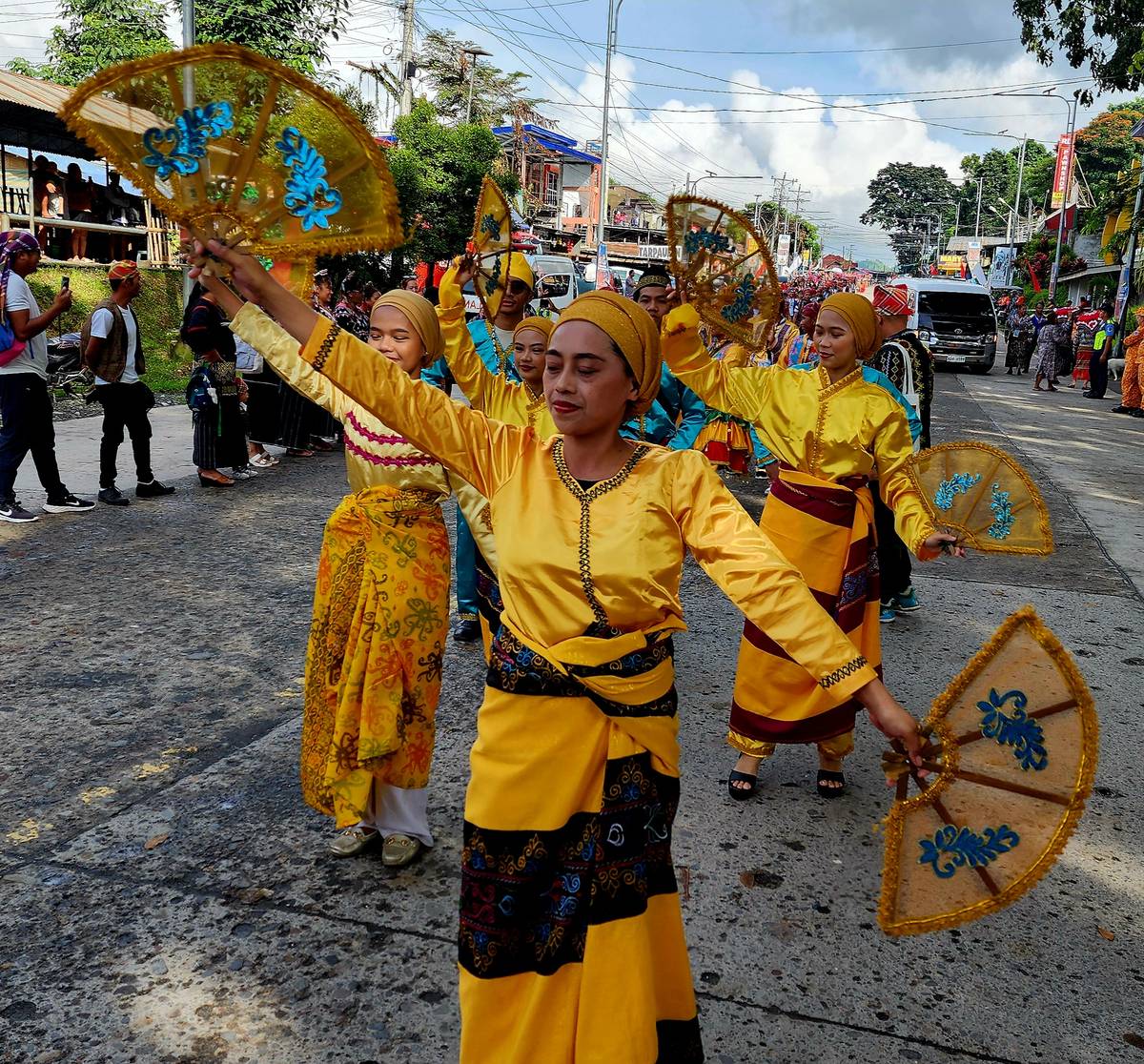 Meranaw delagation performing during the street parade.