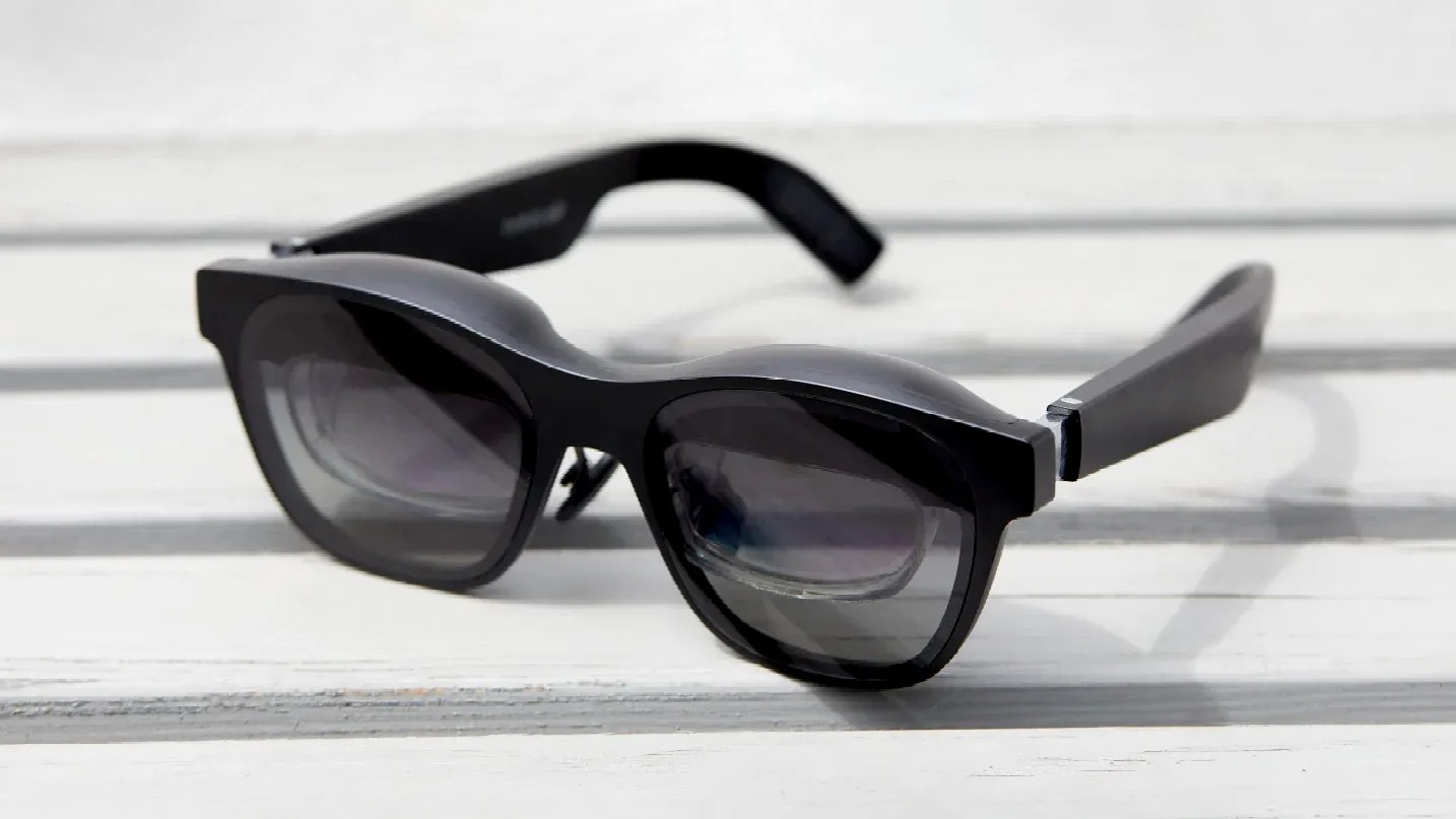 Enhancing communication: Smart glasses for the hearing-impaired