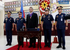 SEC. REMULLA SIGNS DILG GUEST BOOK
