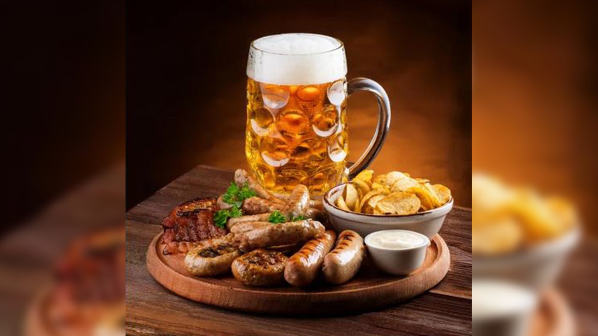 OKTOBERFEST BRINGS BEER, BRATS 
AND BAVARIAN FUN TO THE NORTH