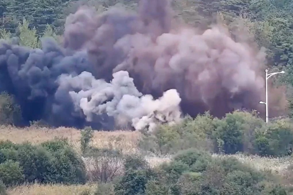 North Korea blows up roads connecting to South