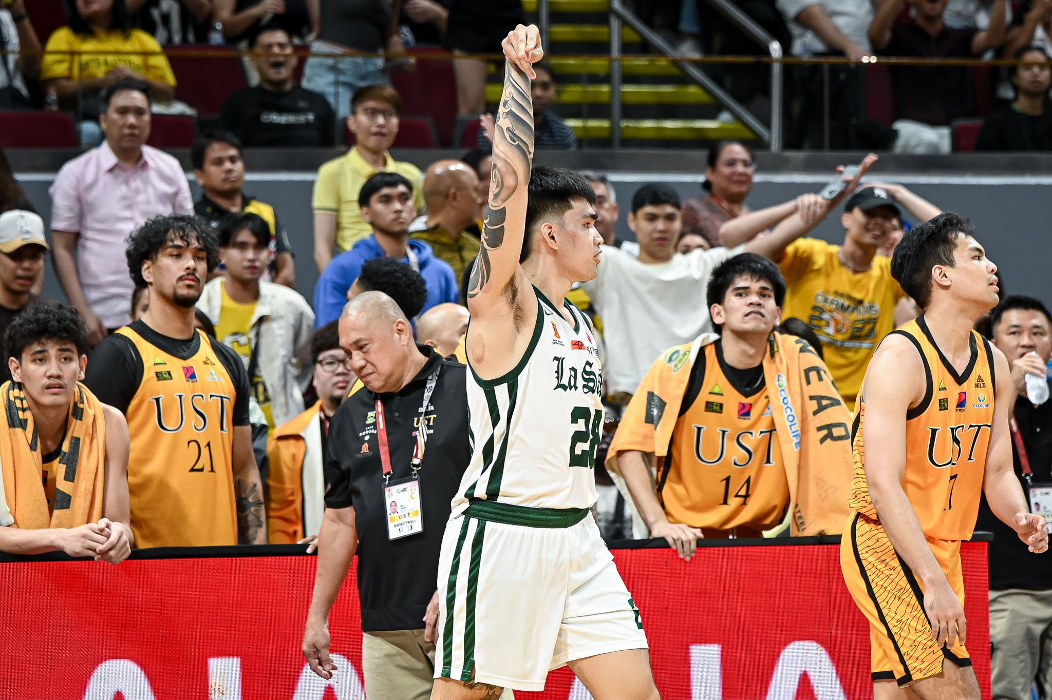 La Salle holds off UST in OT, wins fifth straight 