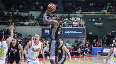 ORDER RESTORED: Rondae roars, puts Tropang Giga on brink