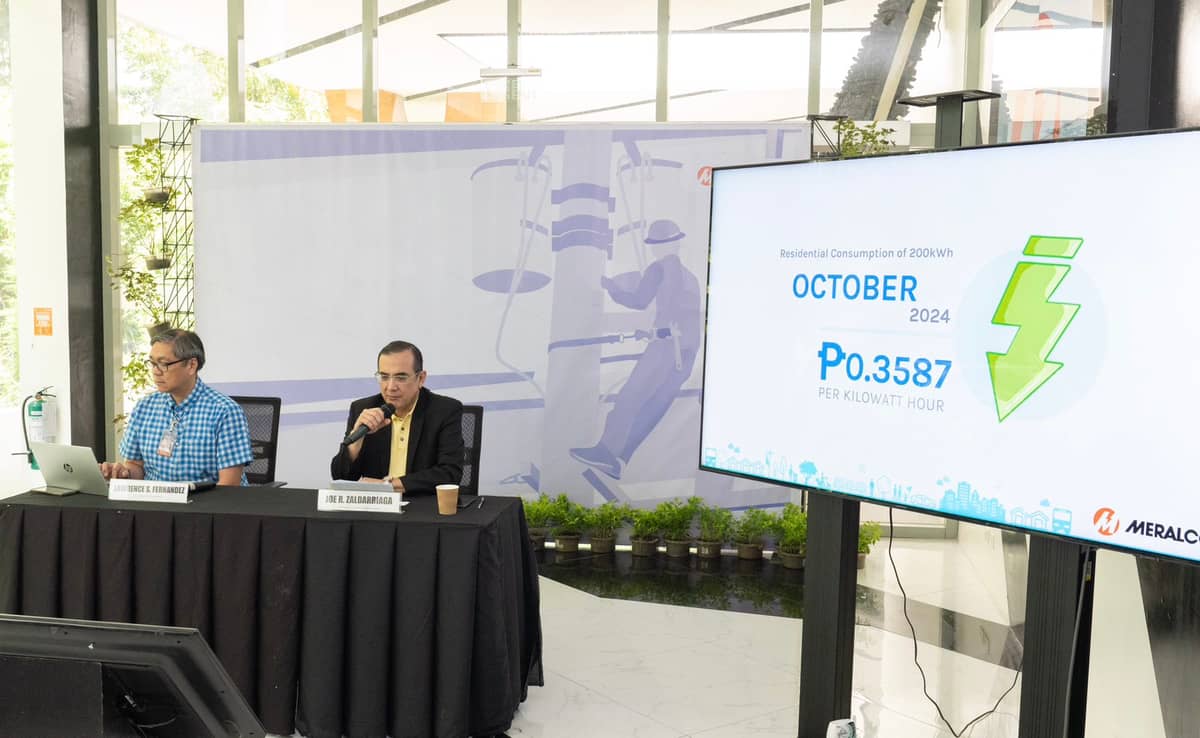 GOOD NEWS FOR CONSUMERS. Meralco Vice President and Head of Corporate Communications Joe R. Zaldarriaga (right) together with Meralco Vice President and Head of Utility Economics Lawrence S. Fernandez (left) discuss the factors contributing to the decrease in the overall electricity rate for October 2024.
