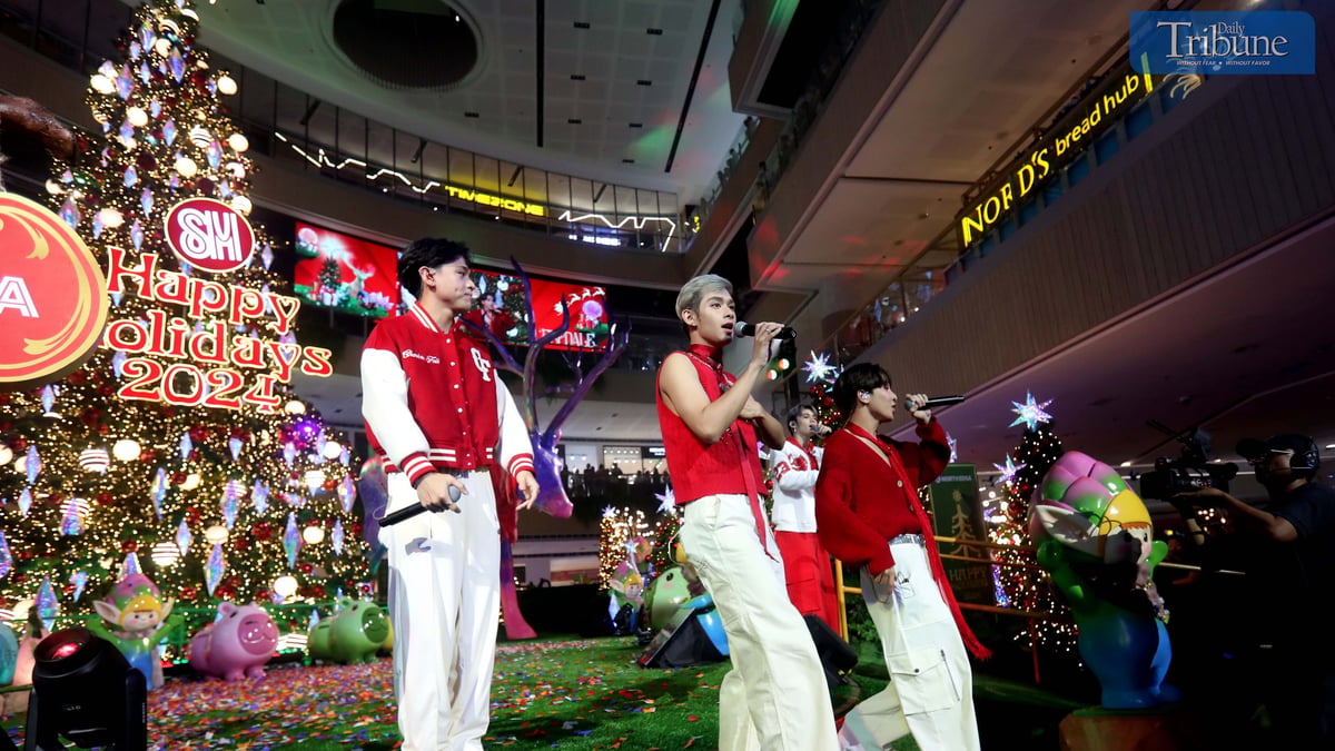 VXON lights up Christmas at SM North Edsa