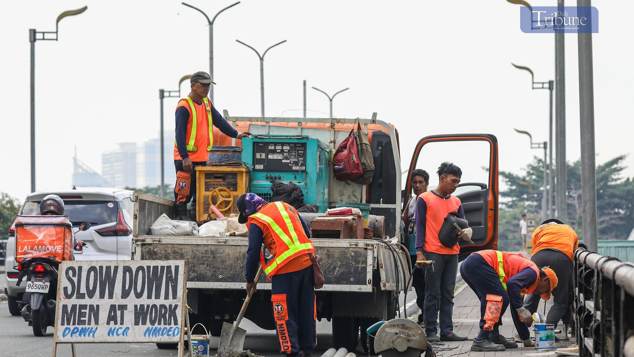 DPWH repairs MacArthur Bridge
