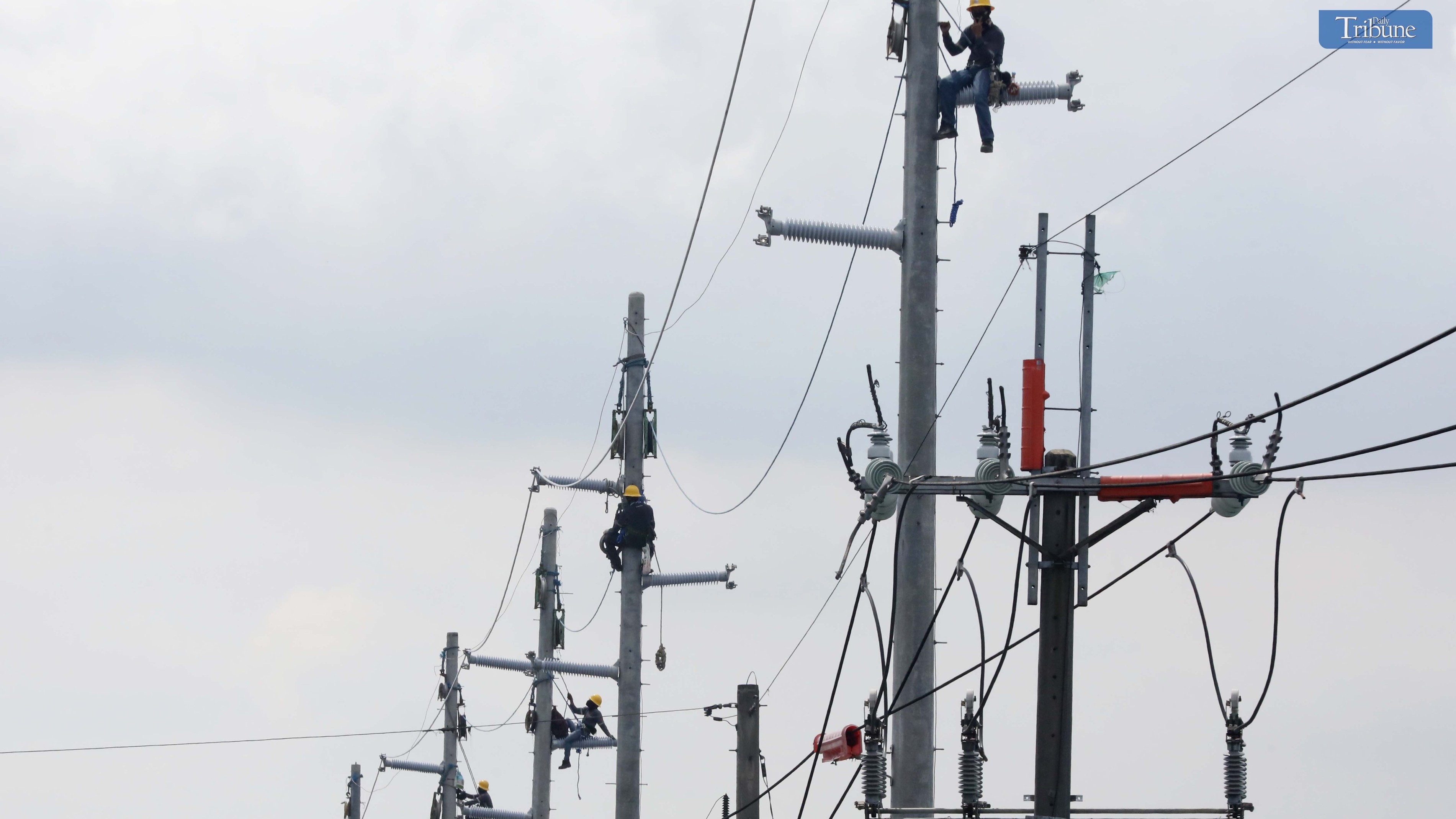 MIESCOR replaces electrical wire in Quezon City amid Meralco rate reduction