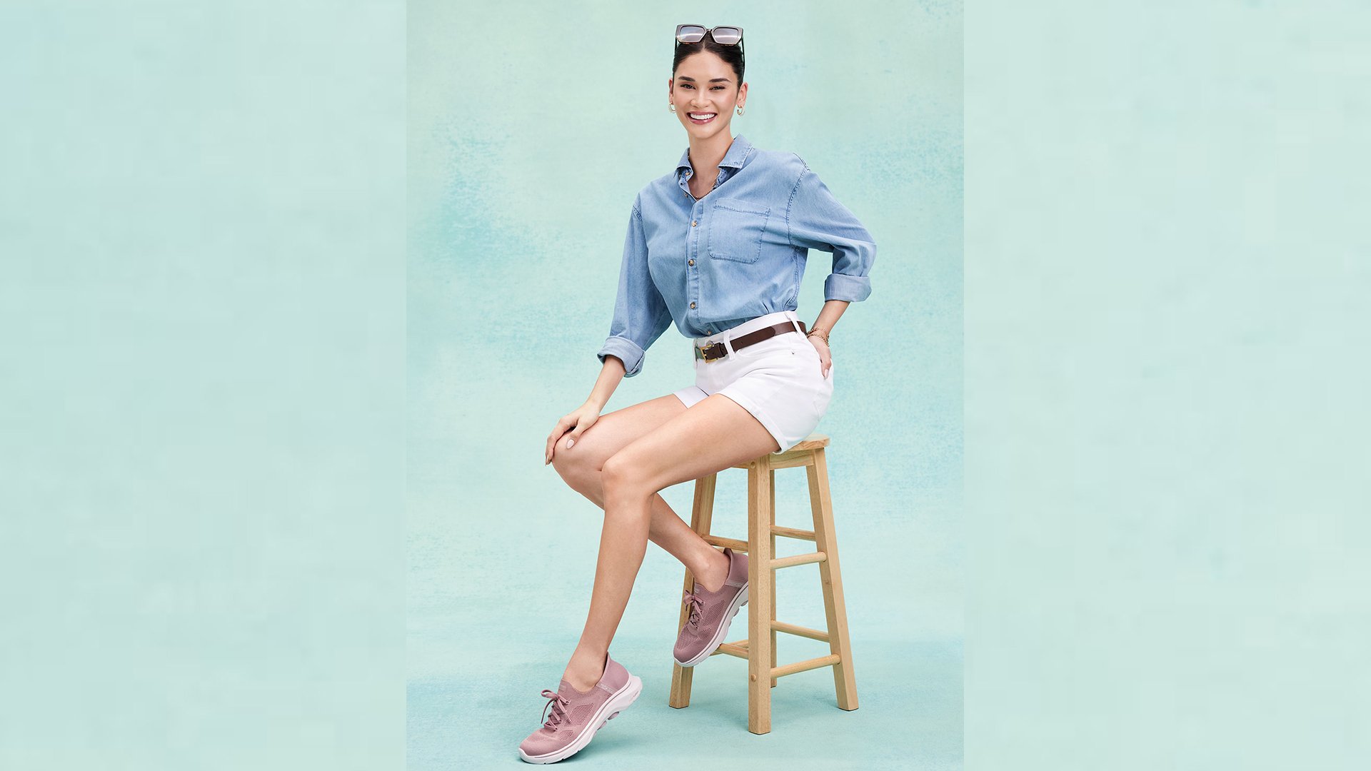 Pia Wurtzbach steps into comfort