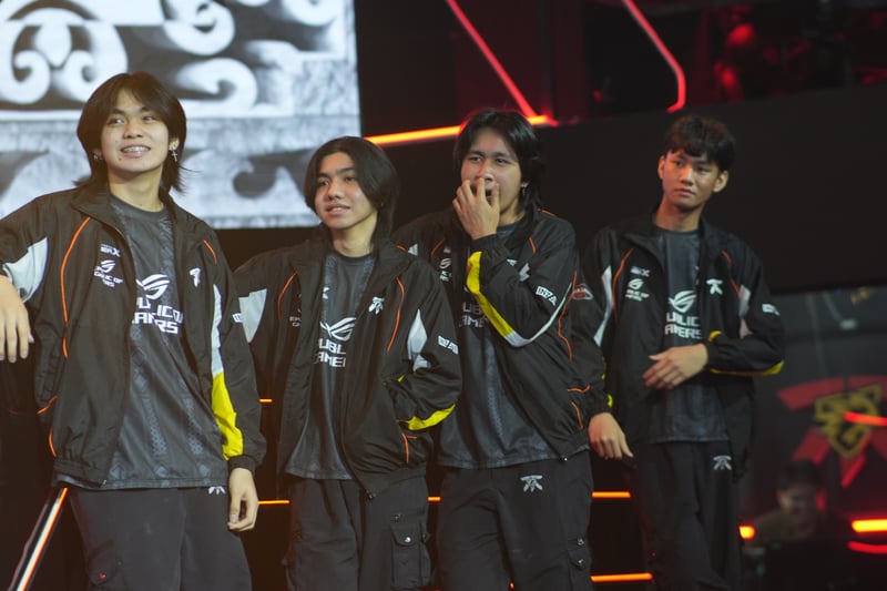 Fnatic ONIC PH beats Falcons AP Bren, books M6 appearance