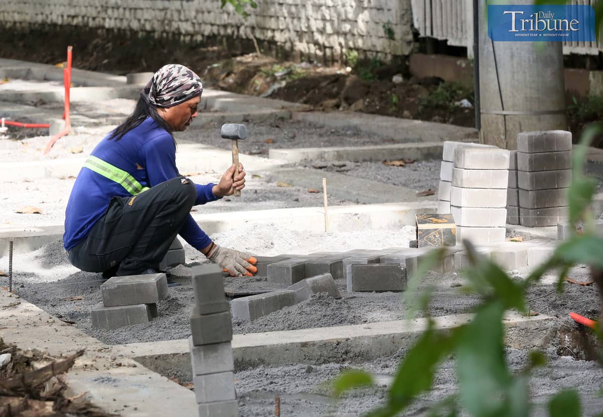 TRIBUNE-10-19-24-worker-installing-concrete