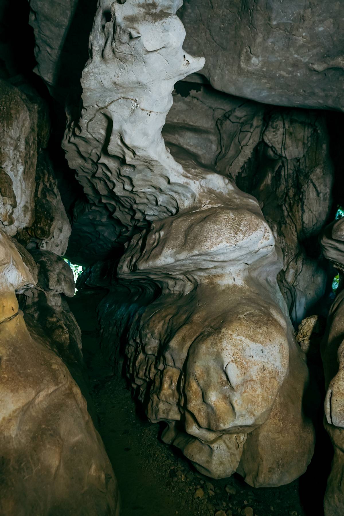 Venture into Palawan’s stunning caves and natural formations.