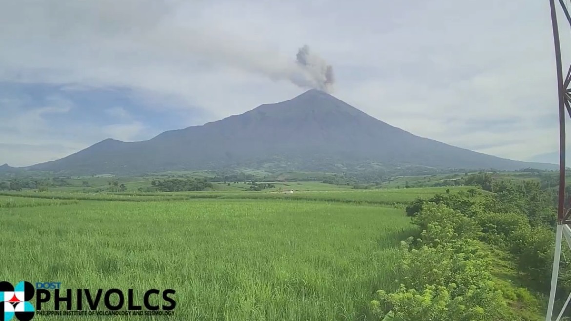 Phivolcs monitors brief episodes of gray ash over Kanlaon