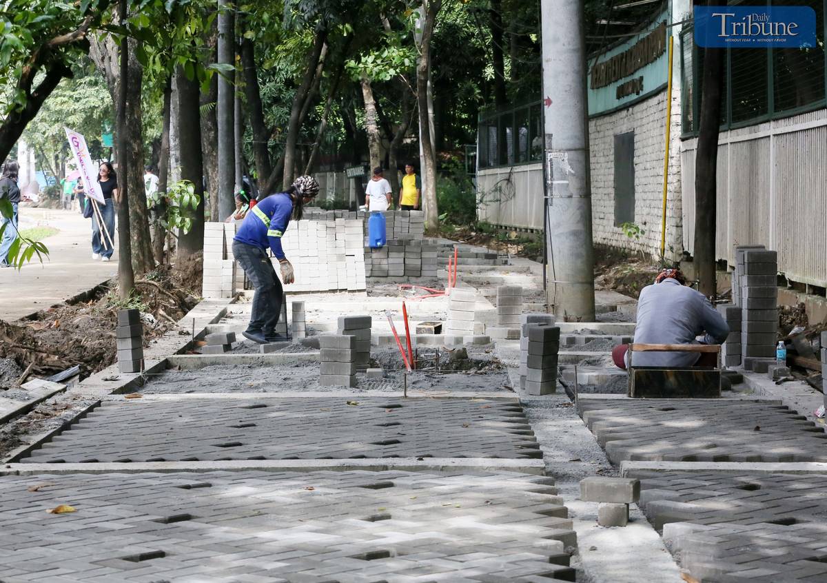 TRIBUNE-10-19-24-workers-installing-concrete