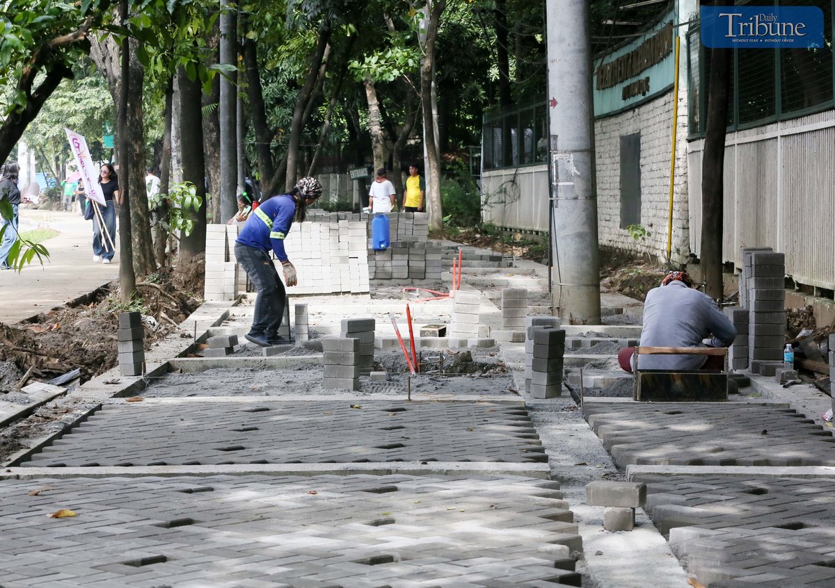 TRIBUNE-10-19-24-workers-installing-concrete
