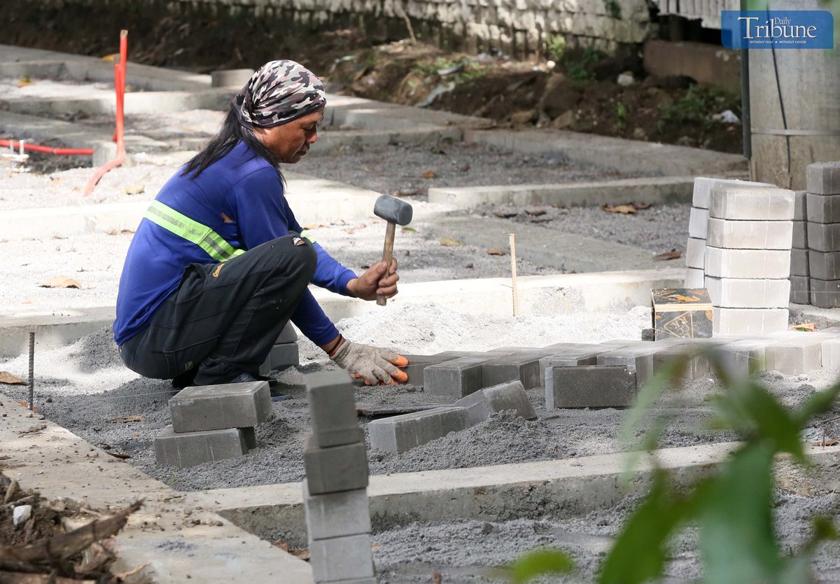 TRIBUNE-10-19-24-worker-installing-concrete