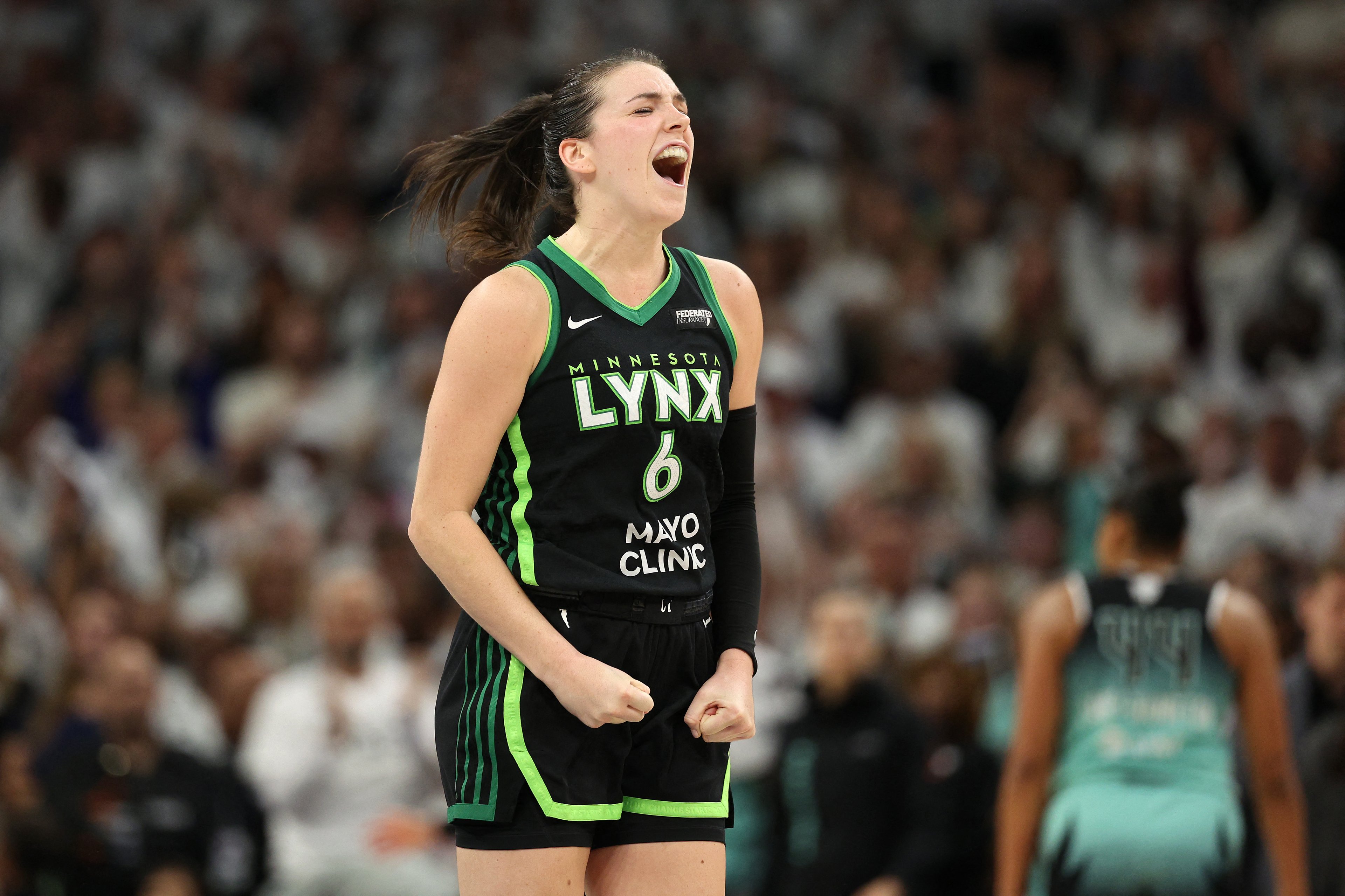 Carleton freebies keep Lynx alive
