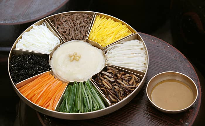 Gujeolpan, platter of nine delicacies and its sauce.
