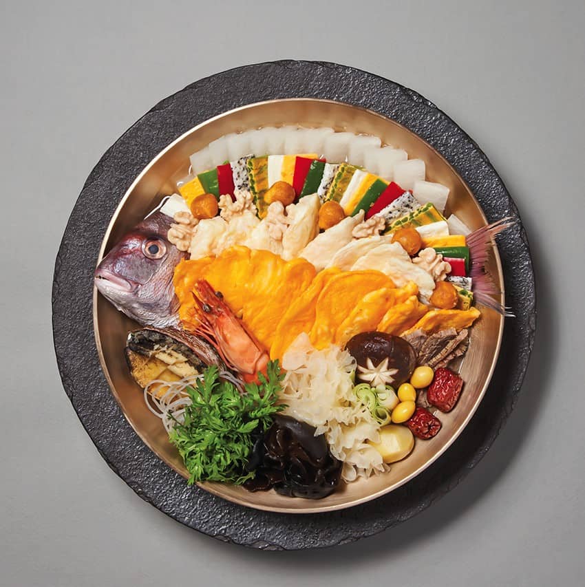 Seung Gi Ak Tang, steamed
fish with various vegetables.
