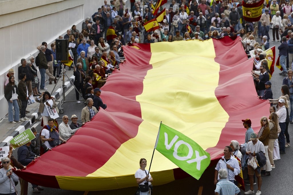 Thousands join right-wing rally against Spanish government

