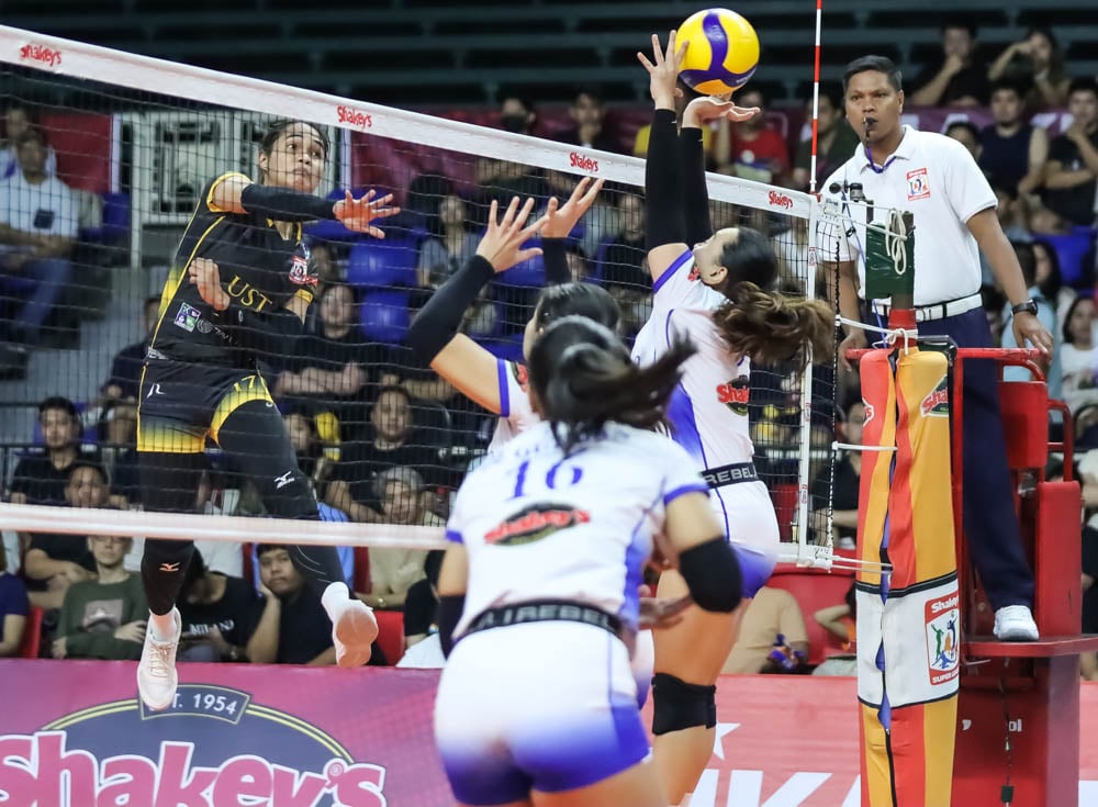 Growling Tigresses devour Blue Eagles