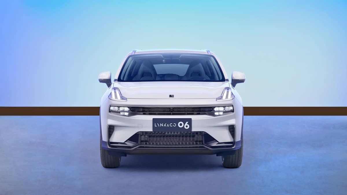Stylish front fascia, highlighted by Aurora Borealis Daytime Running Lights.