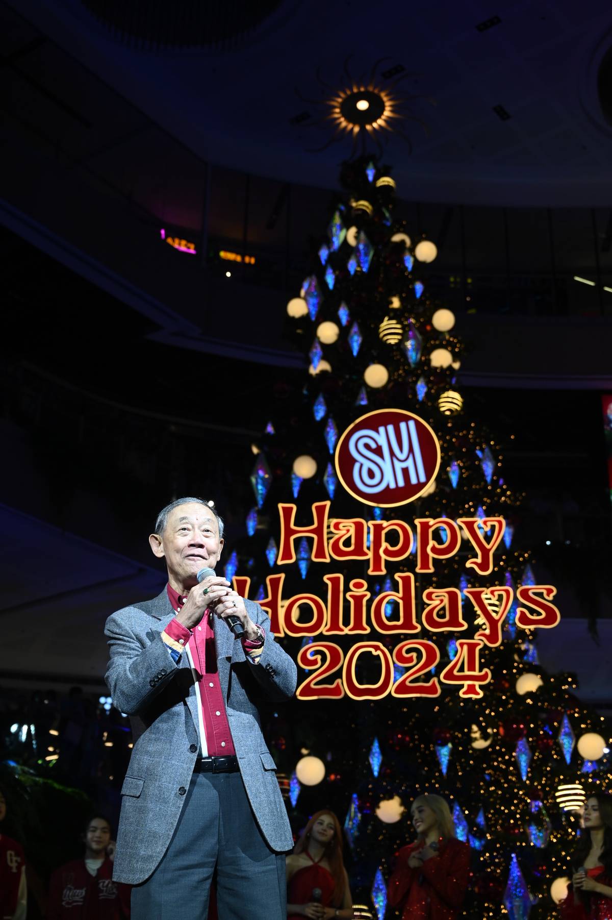 Jose Mari Chan serenaded the crowd at SM City North EDSA.