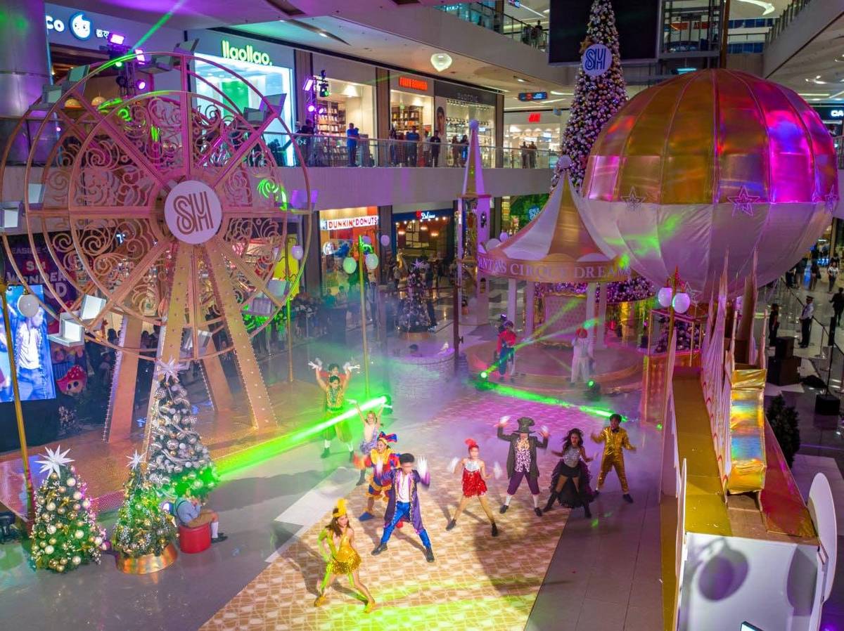 Be enchanted by SM Seaside City Cebu’s whimsical Santa's Cirque World.