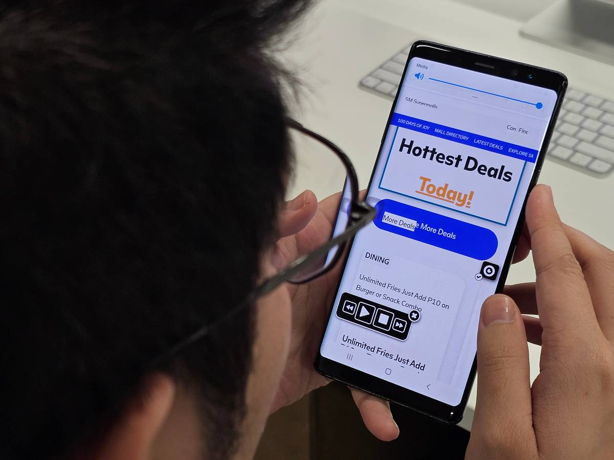 A customer viewing the SM website and using the Eye-Able® Read Aloud feature.