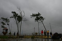 Over 1 million Indians flee from cyclone