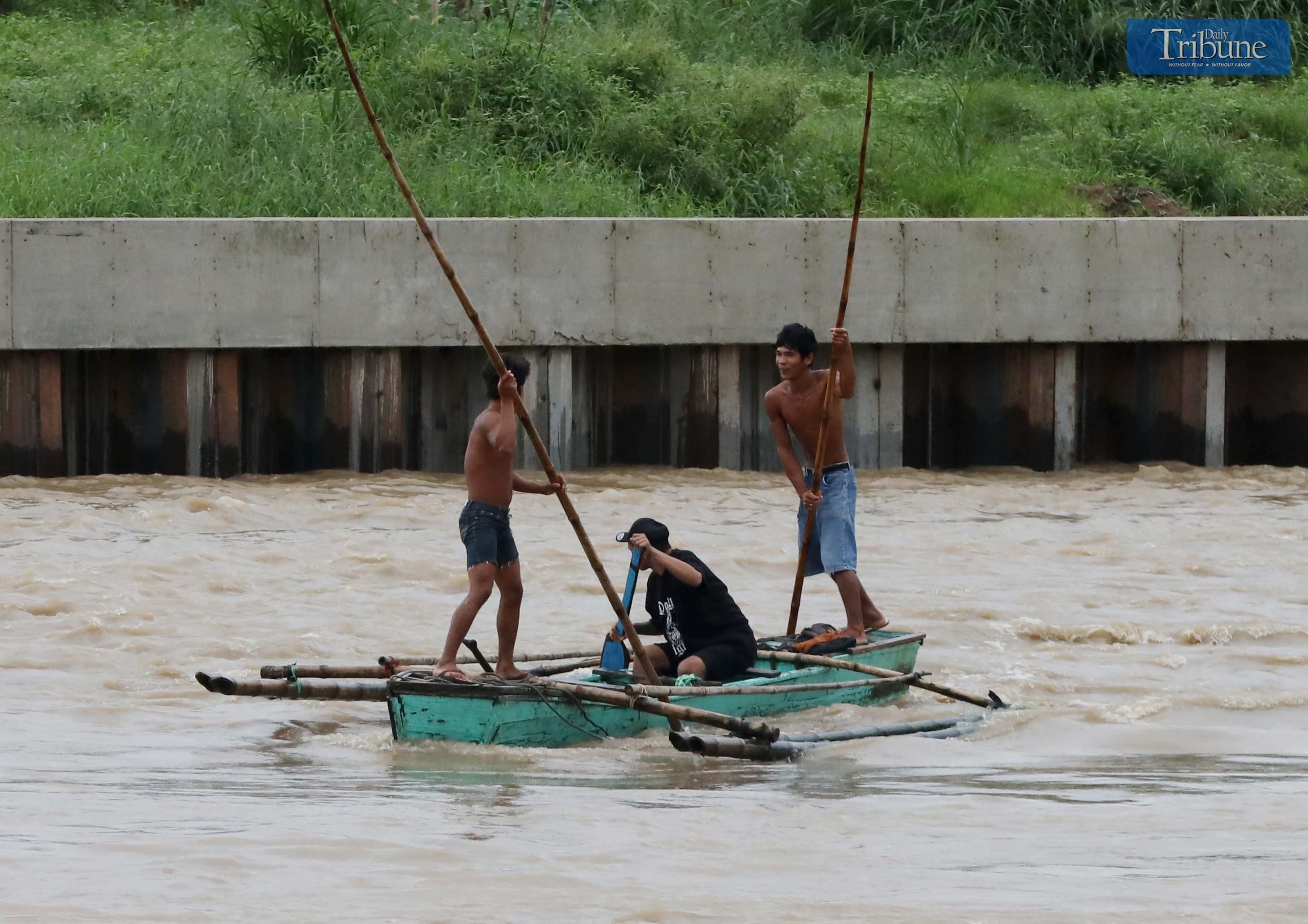 2 boys missing after being swept away in Rizal river