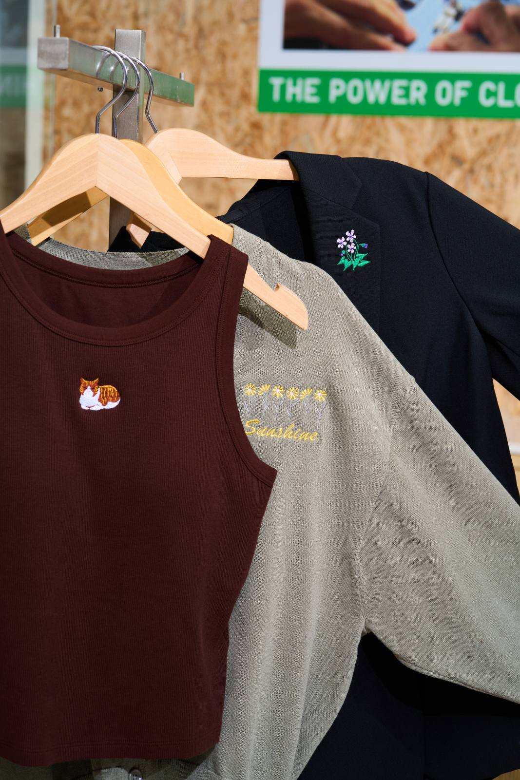 Re.UNIQLO Studio now focuses on personalized tops, pants and bags.