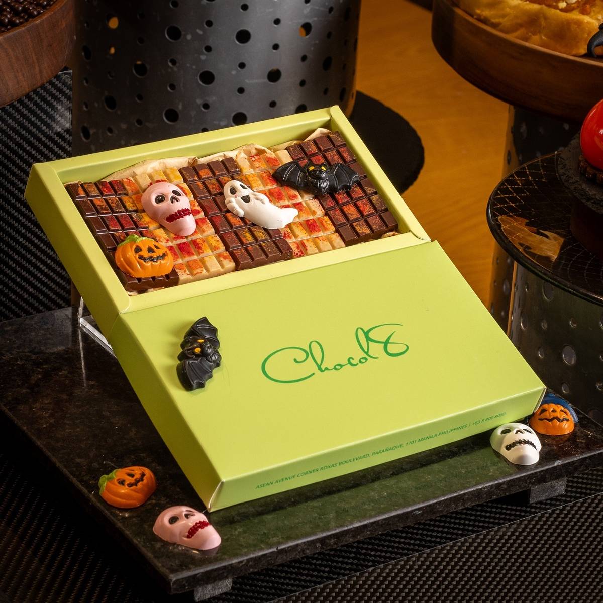Expertly handcrafted by chocolatiers of Café Society’s Chocol8, the Haunted Bricks Chocolate Bar is a perfect ghoulish treat for chocolate lovers.