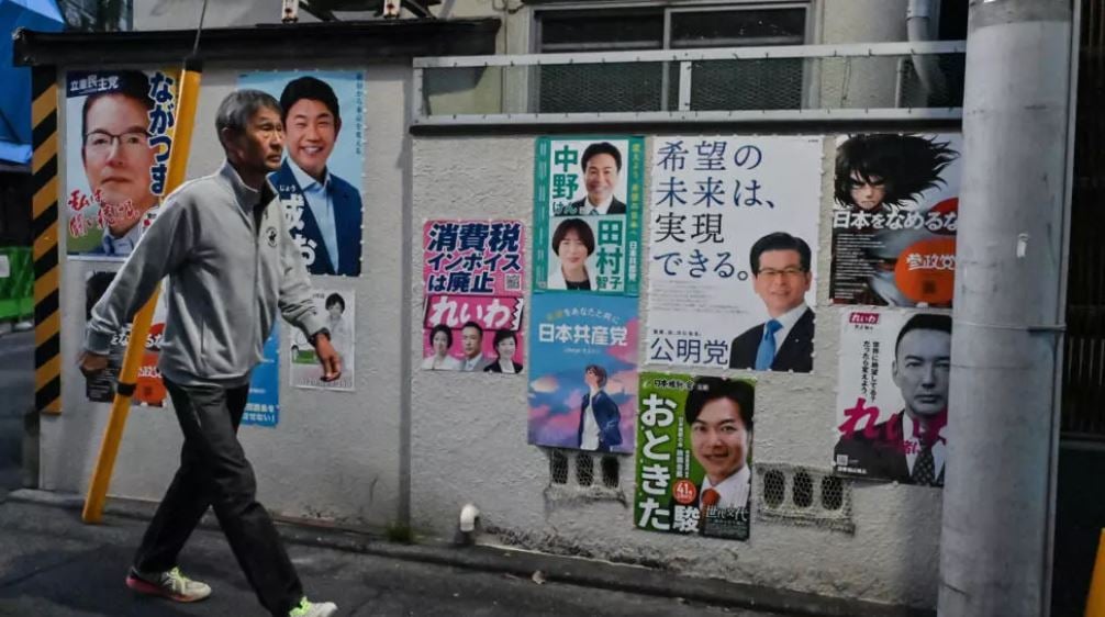 Last Push for Votes in Competitive Japan Election