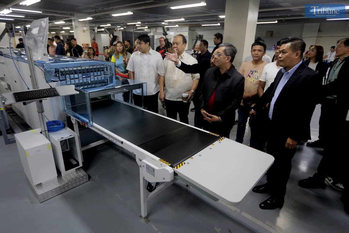 Commission on Elections (Comelec) Chairman George Garcia and National Printing Office (NPO) Director III Arjay Lim inspect new printing machines.