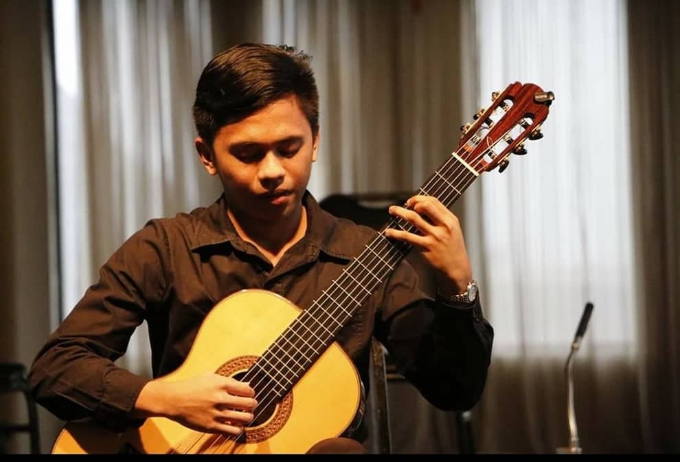 CCP KG mentor and alumnus from Batch 2, Fernando Sy-Changco III earned his Bachelor of Music in Music Education degree, majoring in Guitar, at St. Paul University.