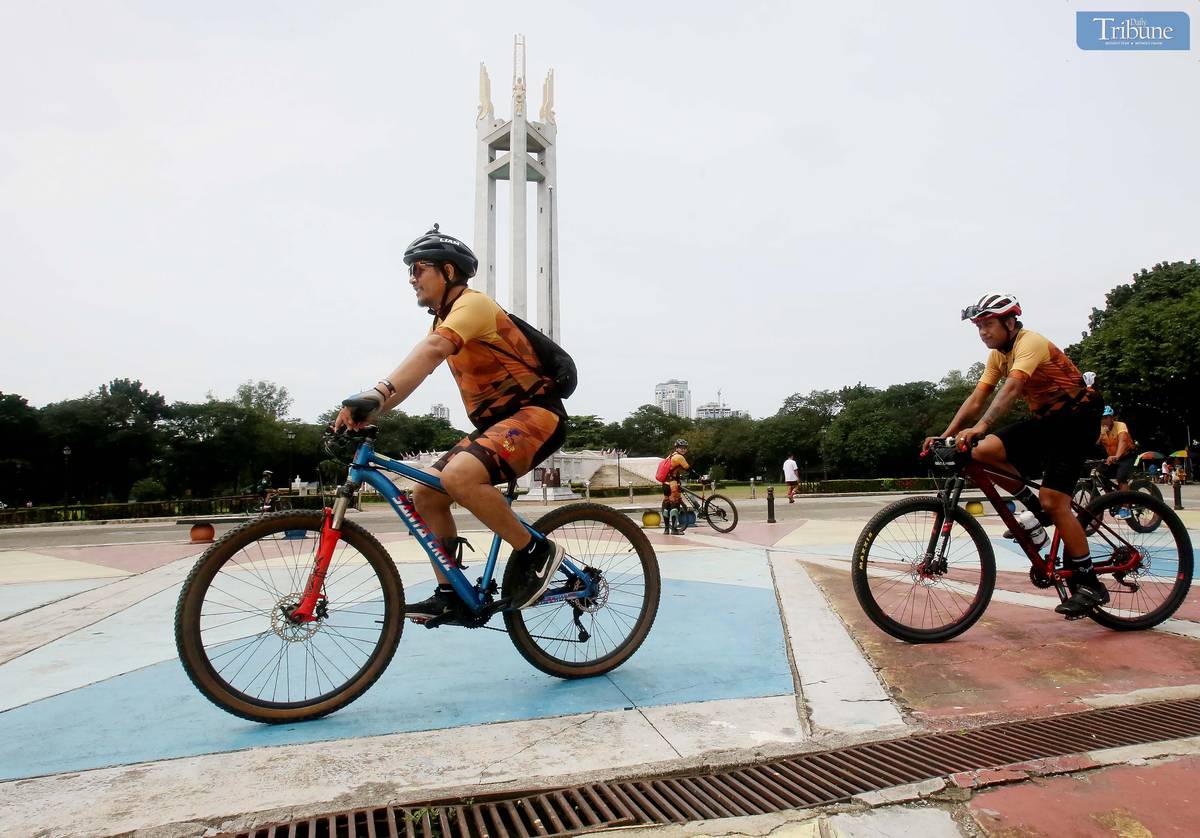 Cyclists on Sunday at Quezon City Memorial Circle.