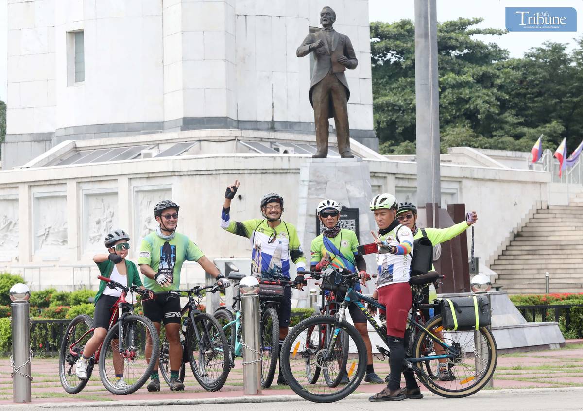 Sunday cyclists snap a selfie in Quezon City Memorial Circle.